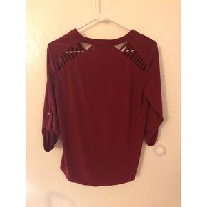 Dark red 3 quarter length top with zipper!